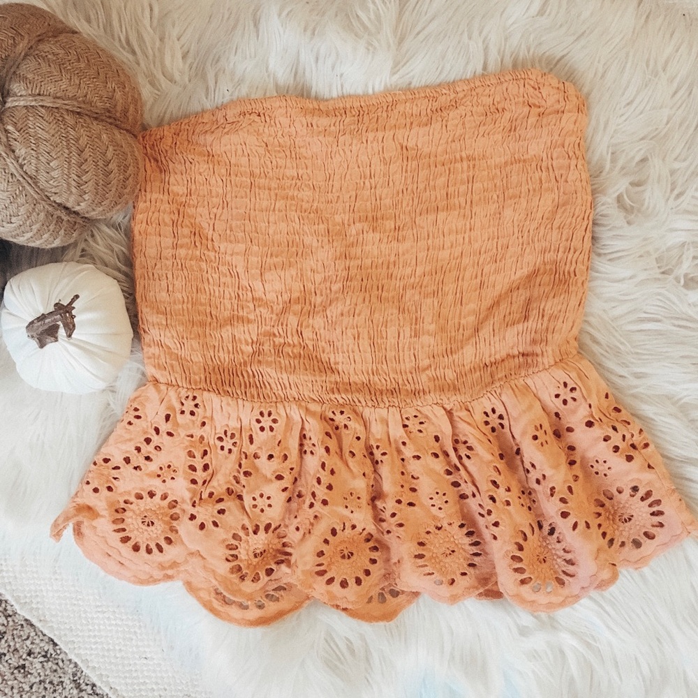 Strapless feminine top
